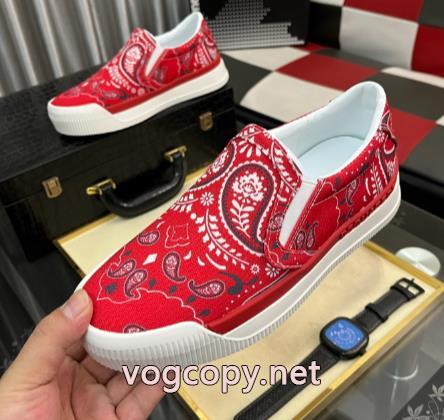 コピー 商品 通販 スニーカー雑誌も街も人気アイテム オーバーサイズ 今っぽくDSQUARED2.. 4
