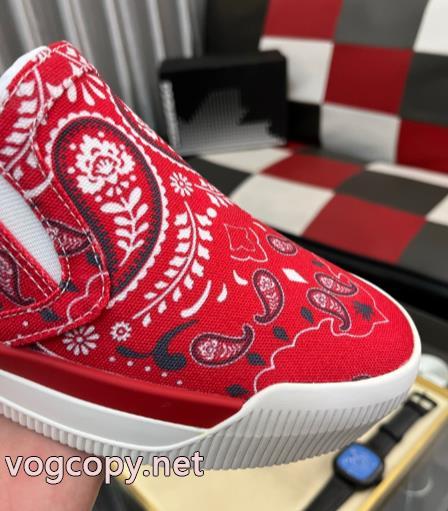 コピー 商品 通販 スニーカー雑誌も街も人気アイテム オーバーサイズ 今っぽくDSQUARED2.. 5
