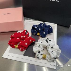 MIUMIUブランド コピー 販売 店アクセサリー限定セールお買い得 今年買い足したい！ 着るだけオシャレ上級者..