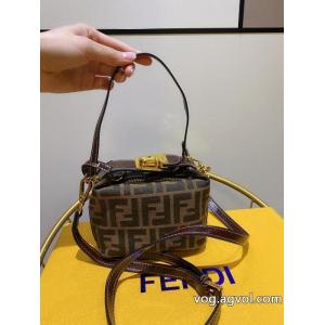 コピー 商品 通販FENDIバッグクール印象 販売記念価格 不動の人気商品.